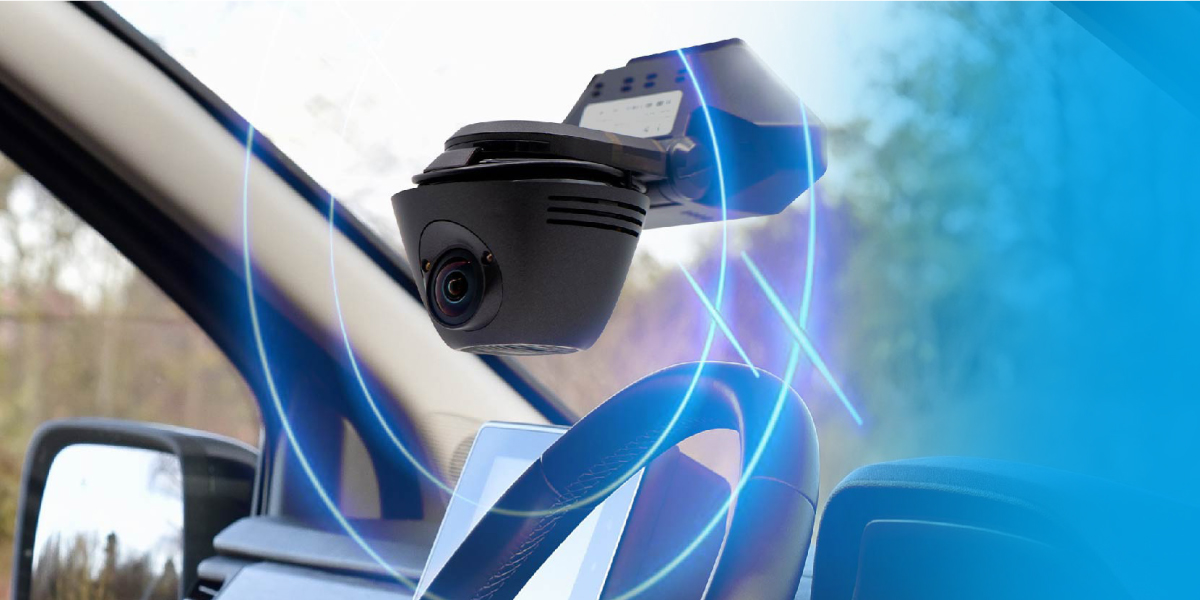 Truck Dash Cam Shows Distracted Driving - Fleet Management Solutions by GPS  Trackit