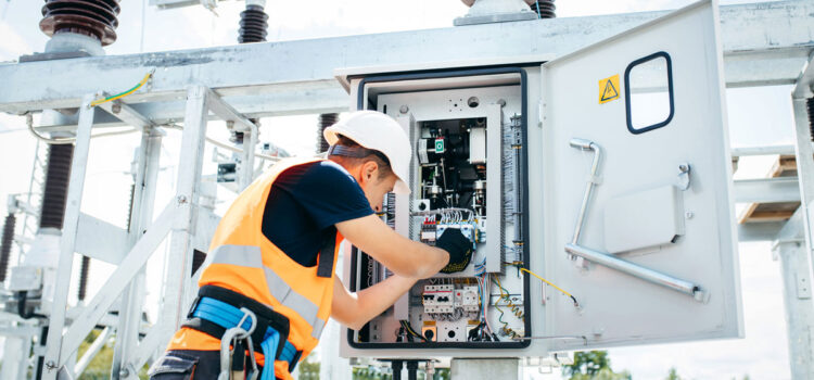 Do You Need Electrical Field Service Software? See How You Can Change the Game for Your Business